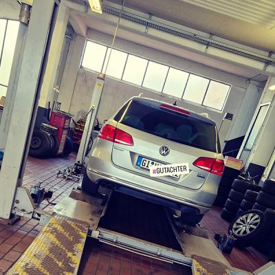 KFZ-Sachverständigenbüro-Türe