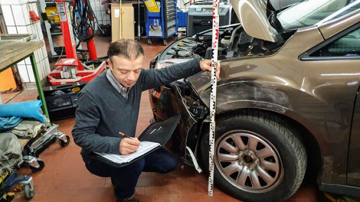 Kfz Sachverständiger / Kfz Gutachter Velbert / Kostenlose Erstberatung SOFORTHILFE