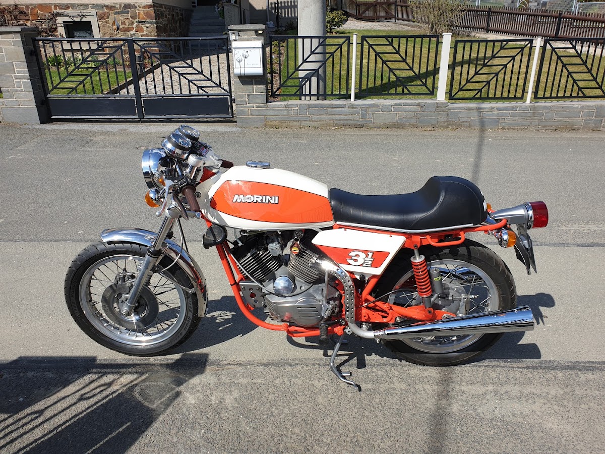 6832cc3bdecdd