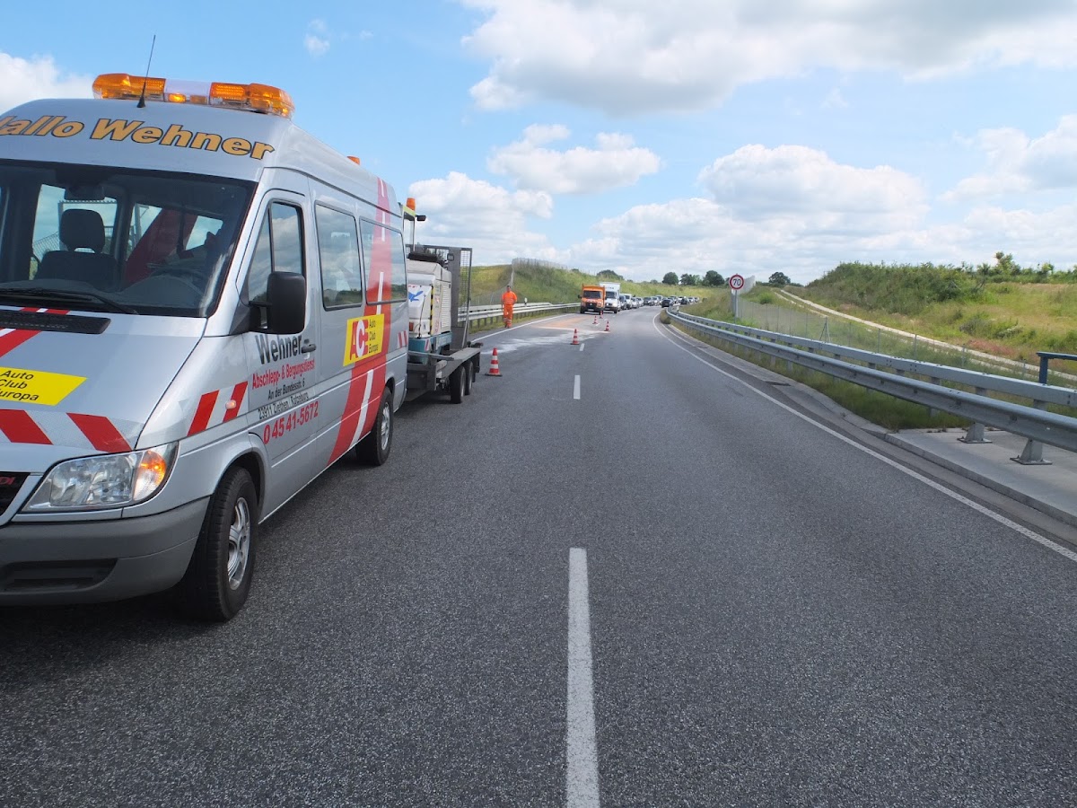 PKW u. LKW Abschlepp- & Bergungsdienst / Mario Wehner / Autowerkstatt "Am weißen Berg"